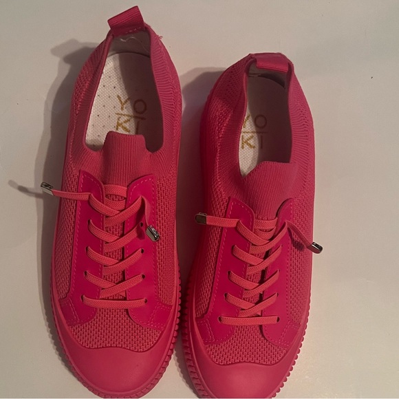 YOKI women’s Sneakers - Picture 2 of 4
